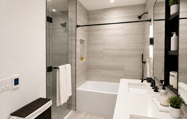 3 beds, 2.5 baths, $18,850, Unit 28B