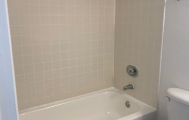 2 beds, 2 baths, 1,038 sqft, $1,215, Unit 0108