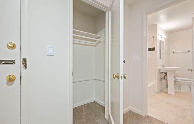 1 bed, 1 bath, 664 sqft, $1,685, Unit 301
