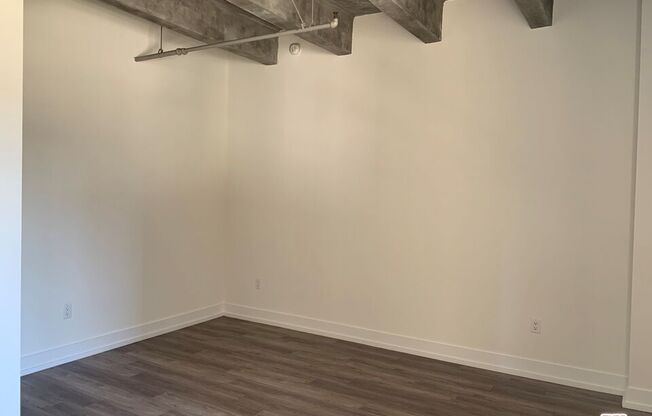 1 bed, 1.5 baths, 902 sqft, $3,075, Unit 614