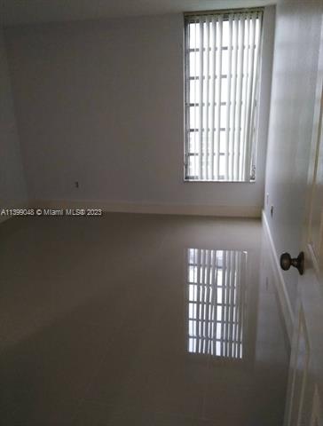 110 FONTAINEBLEAU BL