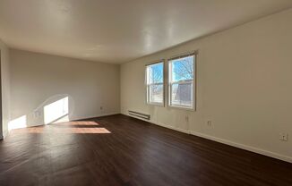 2 beds, 1 bath, $895, Unit 8