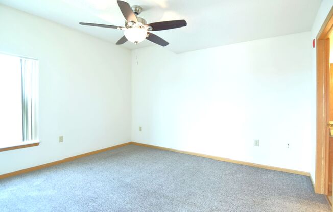 3 beds, 2 baths, 1,550 sqft, $2,310, Unit 1322-302