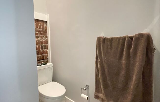 2 beds, 2 baths, $2,095, Unit Apt 40
