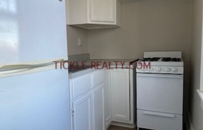 Studio, 1 bath, $795, Unit 24