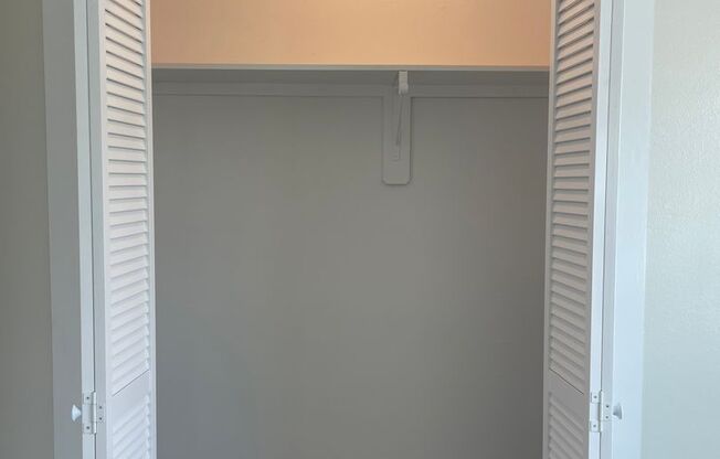 3 beds, 2 baths, 1,200 sqft, $2,599, Unit 1517-01