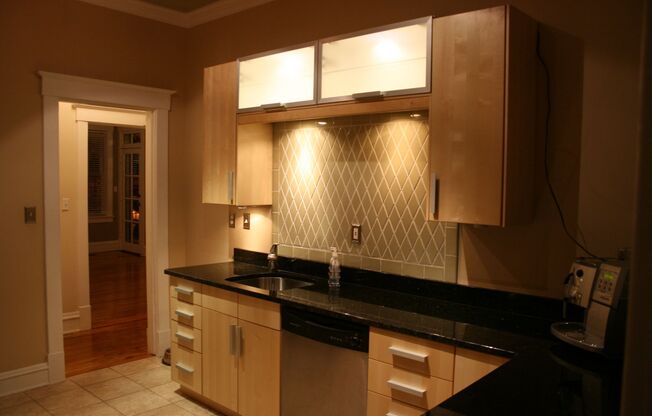4 beds, 1 bath, 1,750 sqft, $4,200, Unit Apt 2