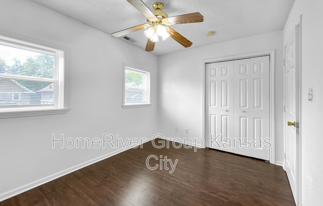 1614 E 37 ST
