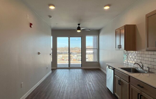 Studio, 1 bath, 532 sqft, $1,400, Unit WR 305-312