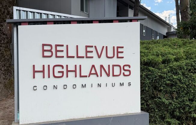 1 Bed / 1 Bath Bellevue condo $1,995/month