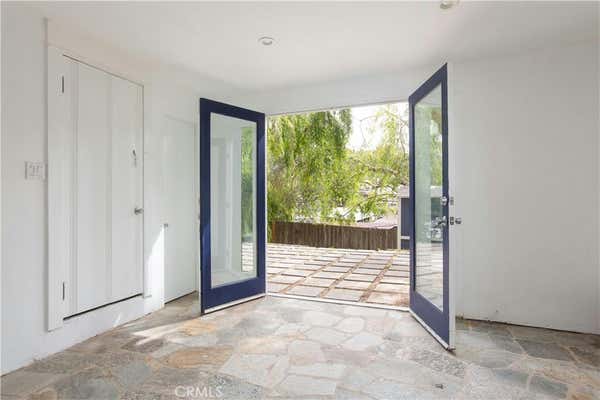 3836 DE LONGPRE AVE