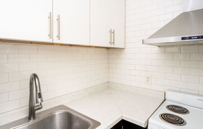Studio, 1 bath, 400 sqft, $925, Unit 310