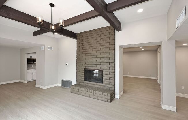 2131 E. Geneva Dr Tempe, AZ 85282