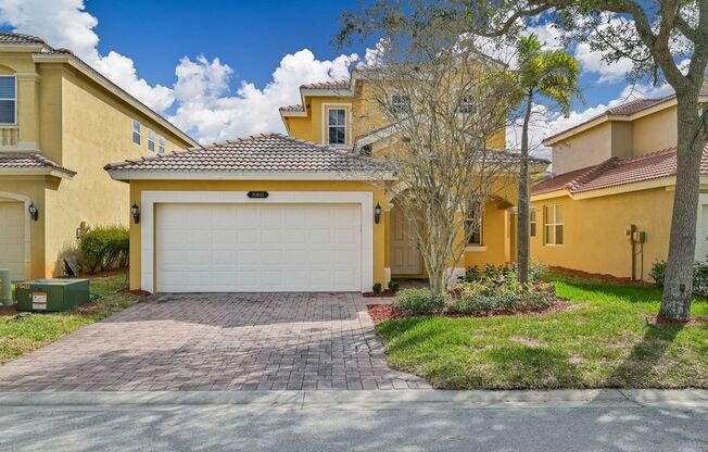 **Custom Pool/Spa ~ 3 Bed/2.5 Bath Single Family Home in Estero**