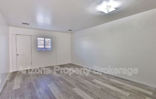 1702 W VOGEL AVE