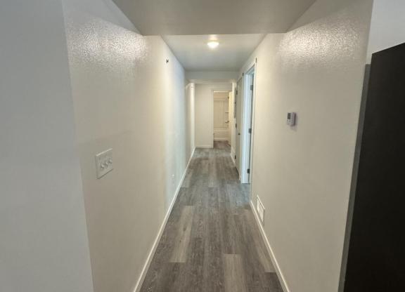 2 beds, 1 bath, 910 sqft, $1,050