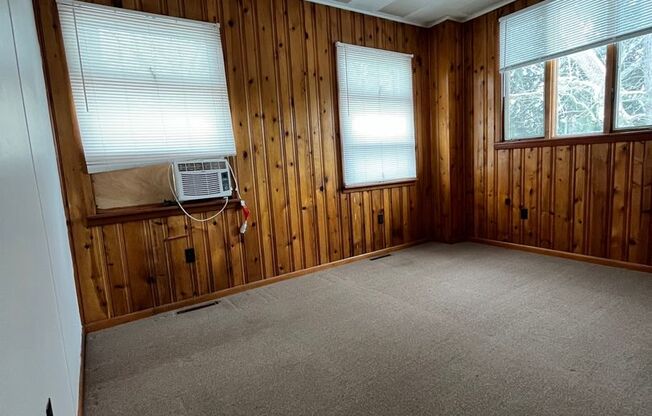 Oakdale - U-Shape Building