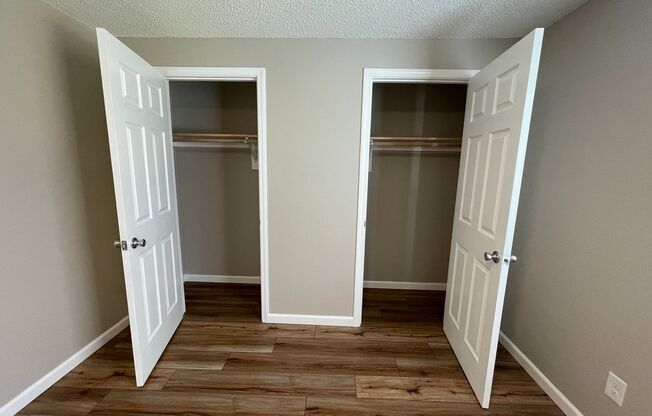 2 beds, 1 bath, 907 sqft, $1,300, Unit 1893D
