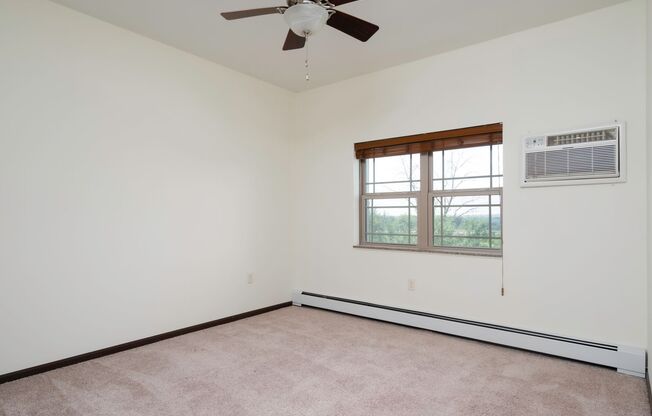 1 bed, 1 bath, 811 sqft, $1,685, Unit 301