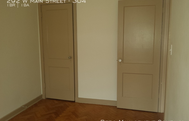 292 W Main St