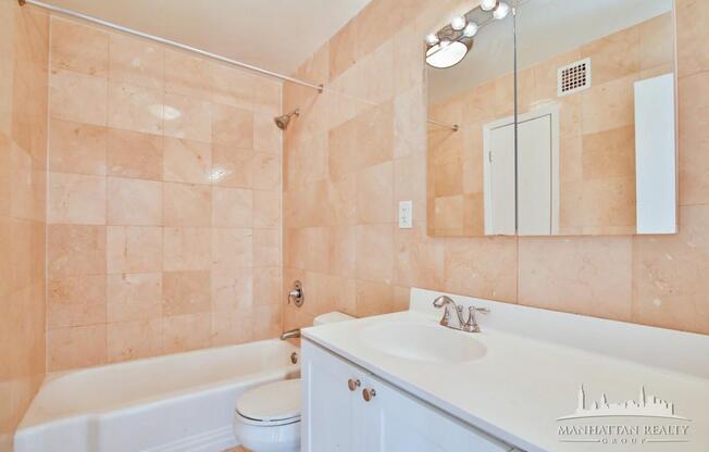1 bed, 1 bath, $4,400, Unit LOBBYH