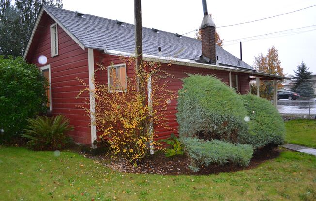 SMALL COTTAGE LIKE HOME IN DESIRABLE WEST SALEM