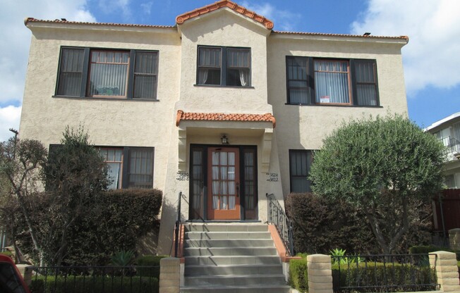 3818-3824 1/2 Arizona Street