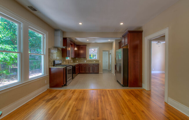 UT PRE-LEASE: 3 BR / 2 BA Completely Remodel - North Campus - Big Backyard