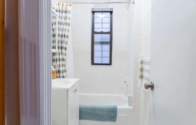 401 W 47 ST