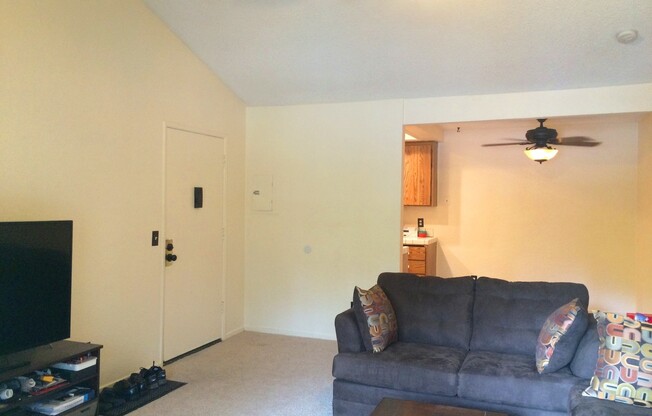 Spacious 1 Bedroom Unit in Pheasant Creek