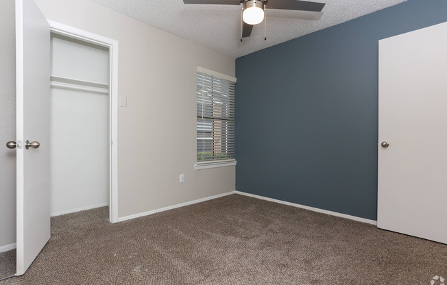 bedroom with ceiling fan without staging furnature
