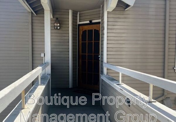 1861 W FALMOUTH