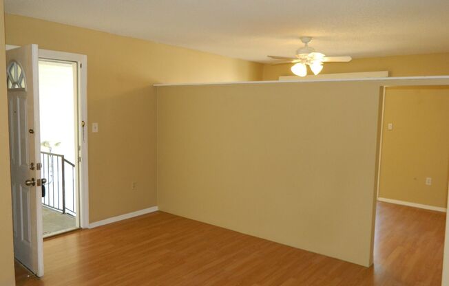 1 Bed / 1 Bath Condo with Balcony – Seminole County – Water Included!