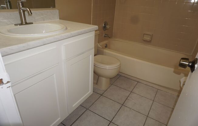 2 beds, 2 baths, $1,300