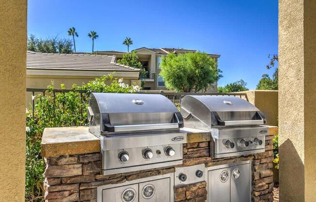 Barbecue Stations with Dining Area  at Stone Canyon Apartments, Riverside, California