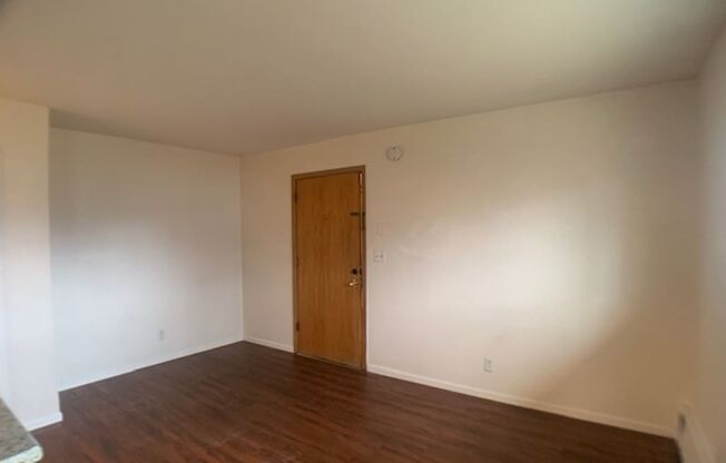 1 bed, 1 bath, 650 sqft, $850, Unit Unit 4