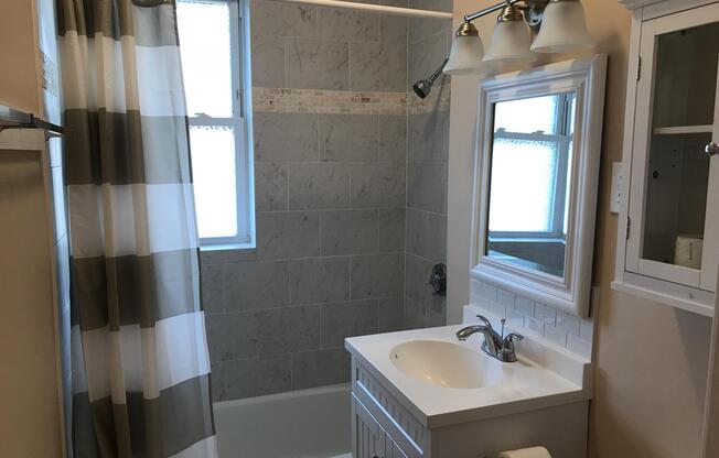 3 beds, 1 bath, $4,850, Unit 31