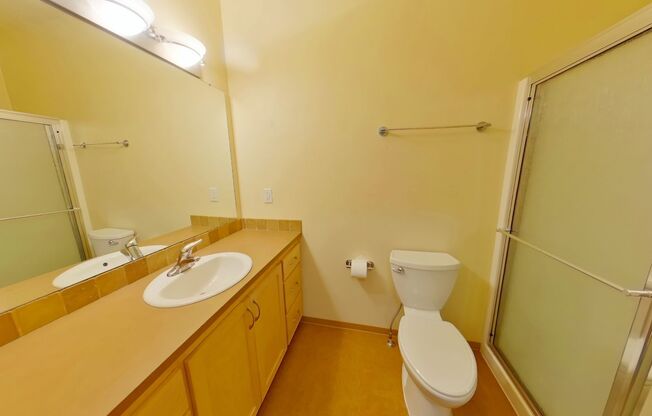 2 beds, 1 bath, $1,600, Unit 557 East 17th Ave #2