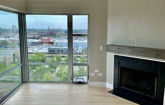 Beautiful two bed two bath condo!! United Center/medical District/Ogden
