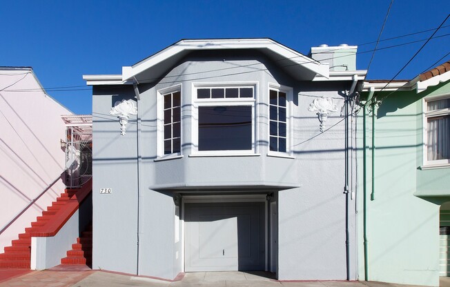 Versatile Recently Renovated 3bd/3ba plus bonus rooms home in Outer Richmond!