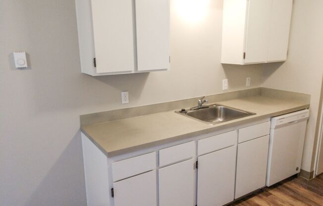 2 beds, 1 bath, 827 sqft, $1,295, Unit 50