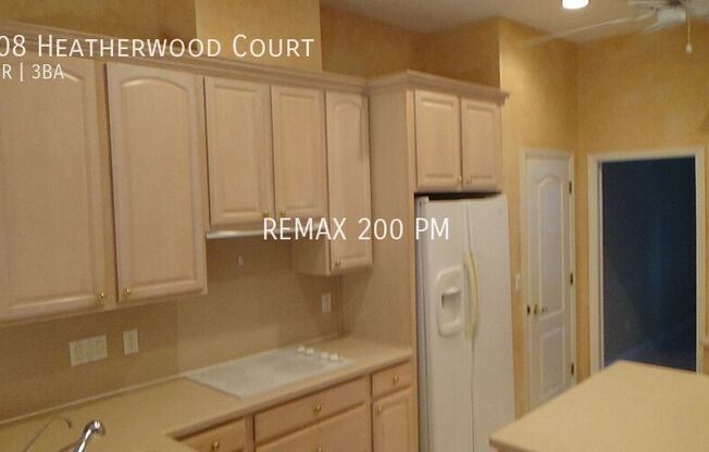 208 HEATHERWOOD CT