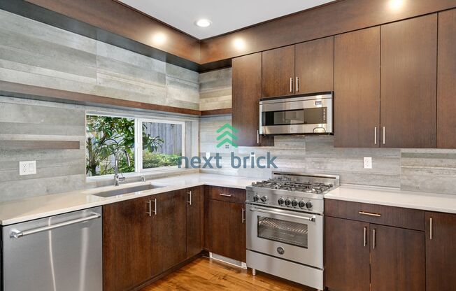 3 BEDS & 2 BATH TOWNHOUSE FOR RENT