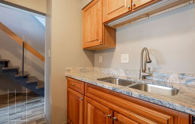 2 beds, 1.5 baths, $1,425, Unit 393 E Buttles Ave Apt. H
