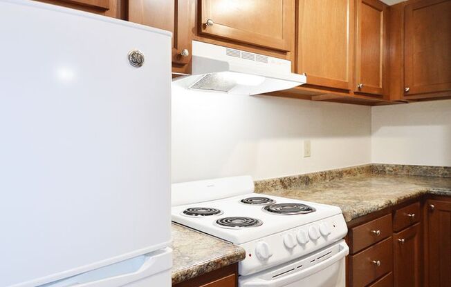 Studio, 1 bath, 375 sqft, $825, Unit 24 - 321