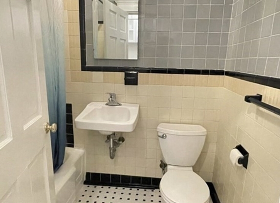 1 bed, 1 bath, 400 sqft, $2,350, Unit 3