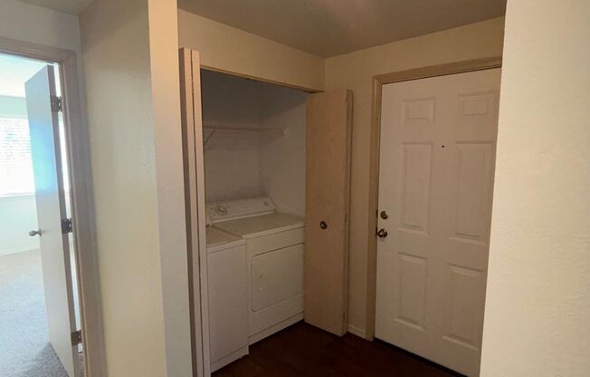 1 bed, 1 bath, 817 sqft, $1,300, Unit 137