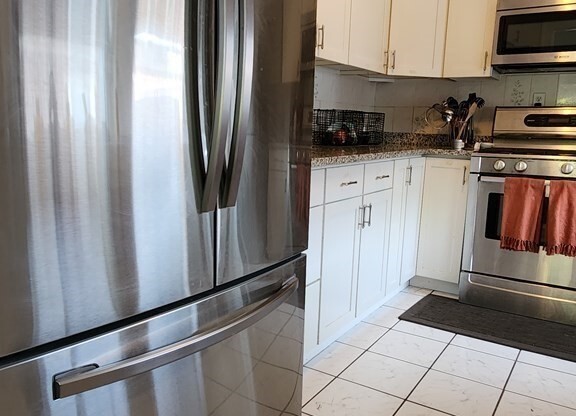 3 beds, 1 bath, 1,087 sqft, $4,500, Unit 6