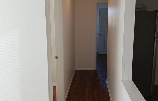 2 beds, 1 bath, 800 sqft, $850, Unit Unit 103