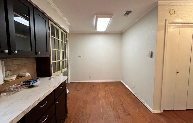 3 beds, 1 bath, $2,100